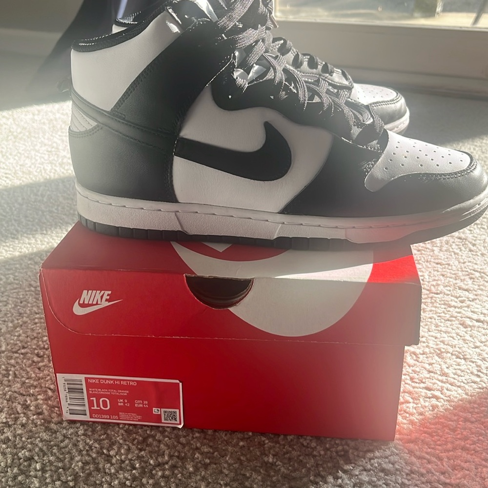 Men’s Nike Dunk HI RETRO SIZE 10

White/Black - Total Orange